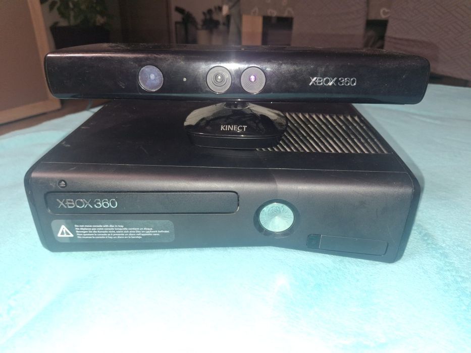 Xbox 360 Slim  + Kinect Xbox  + płyty