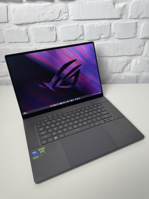 Zephyrus G16 OLED 240hz Ultra 9 185H RTX 4070 16/1TB