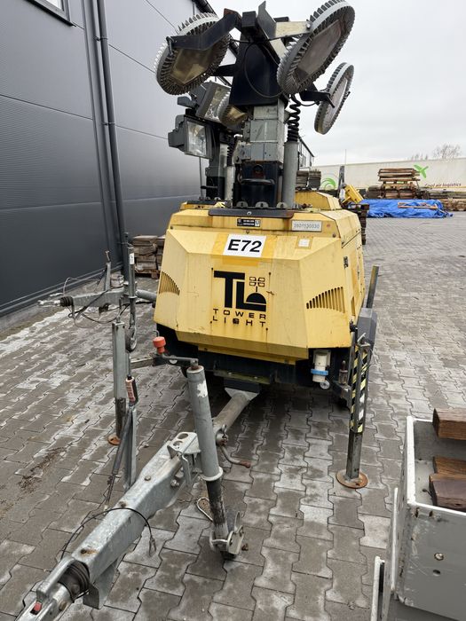 Maszt oswietleniowy 8m z aregat pradotworczym i bankiem energ8 mobilny