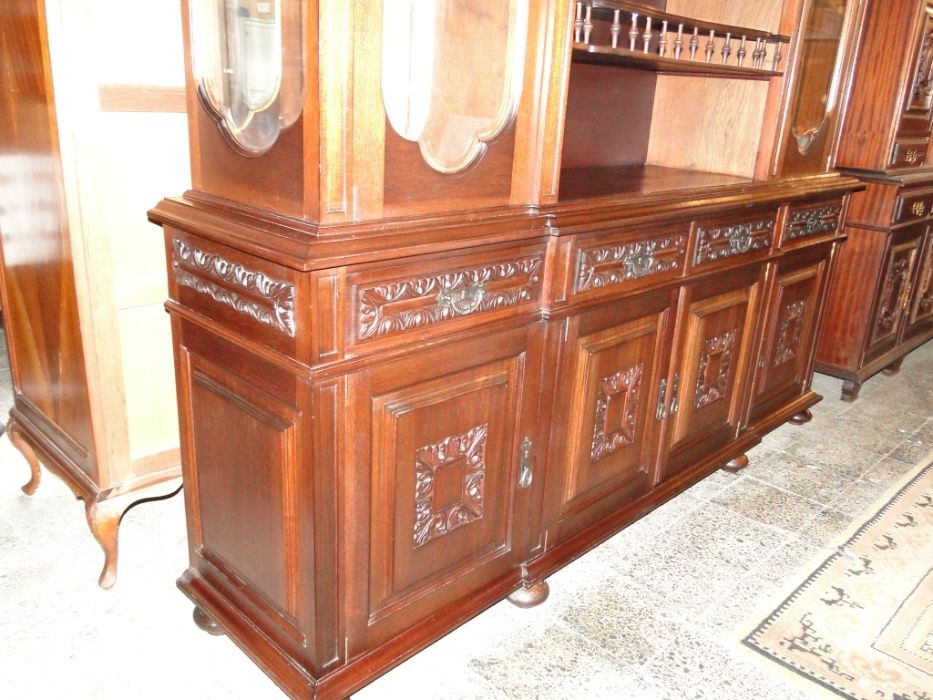 Móvel de sala em madeira trabalhada com cristaleira - óptimo estado T