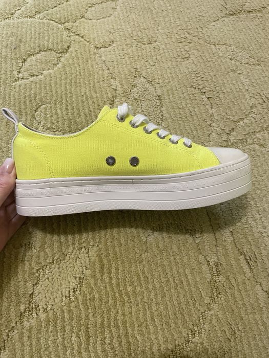 Продам кеди Guess