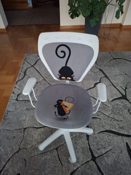 Fotel do biurka dla dziecka