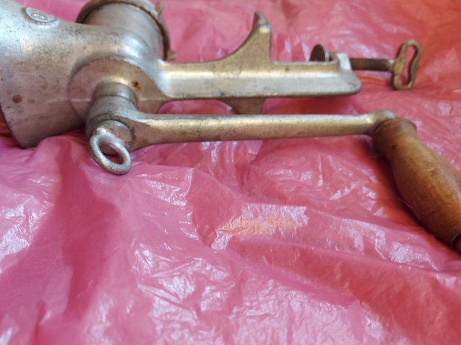 Maszynka do mielenia mięsa z czasów PRL