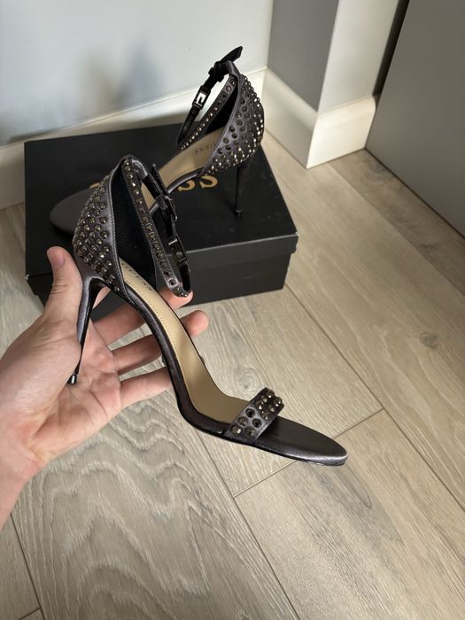 Nowe szpilki GUESS
