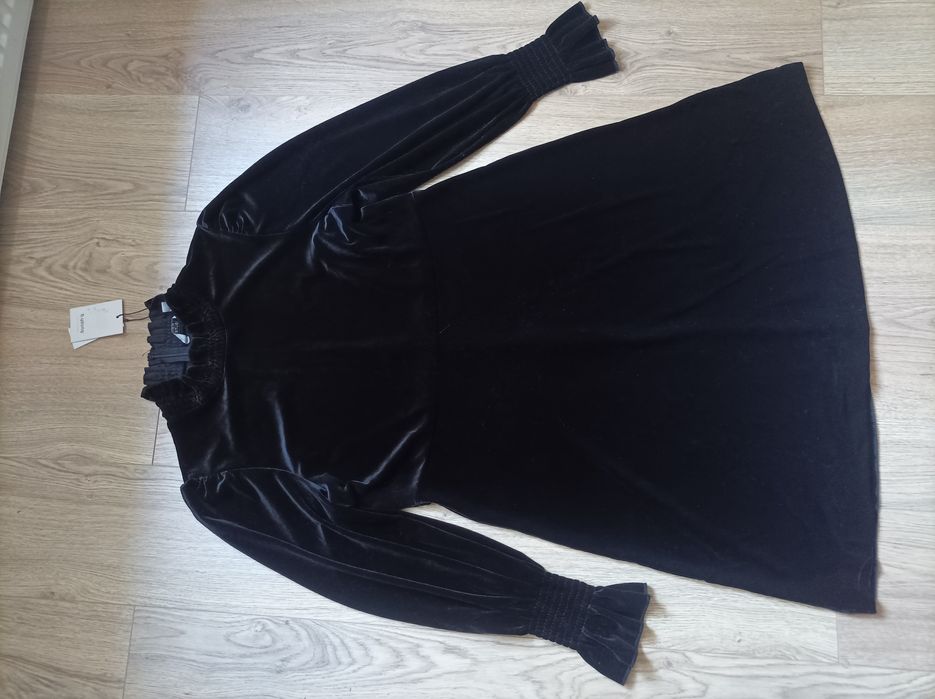 Czarna połyskująca sukienka XL