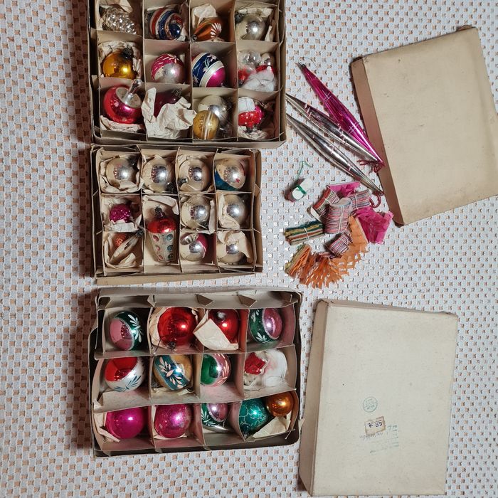 Zestaw babek i ozdob z PRL