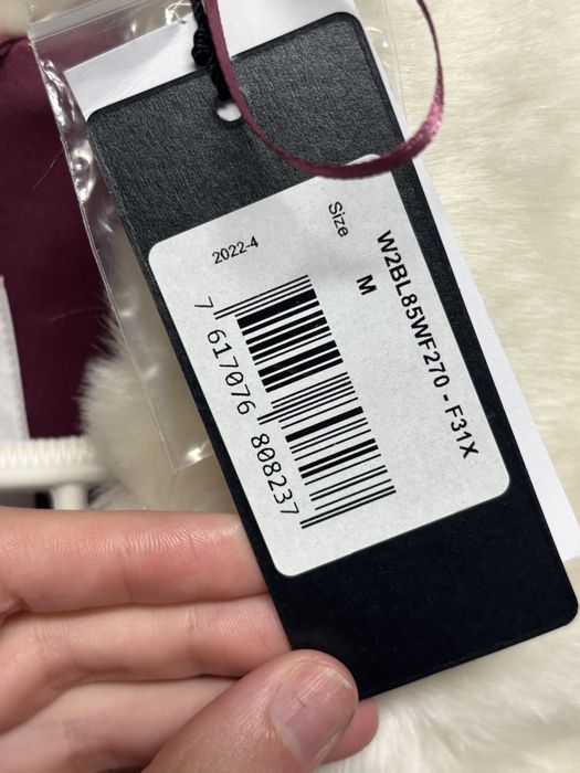 Casaco de pelo branco e rosa