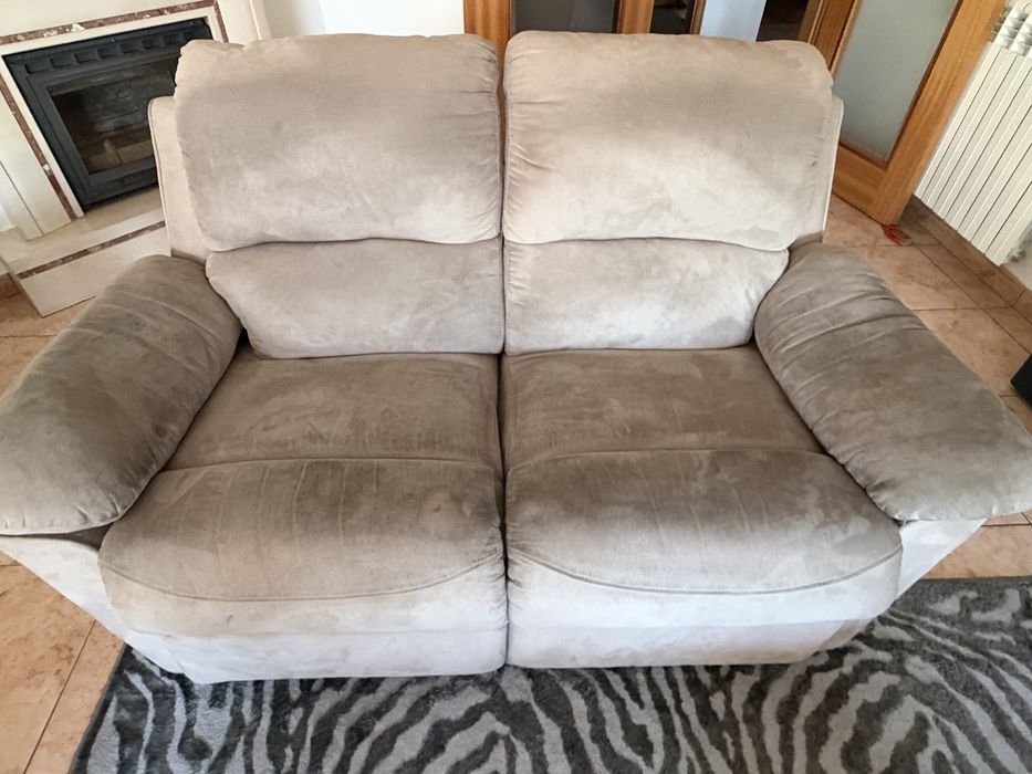 Conjunto de sofás com zona de descanso para pernas