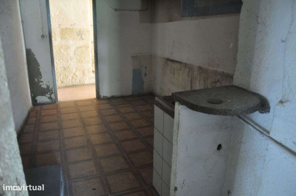 Casa para Restauro em Abação