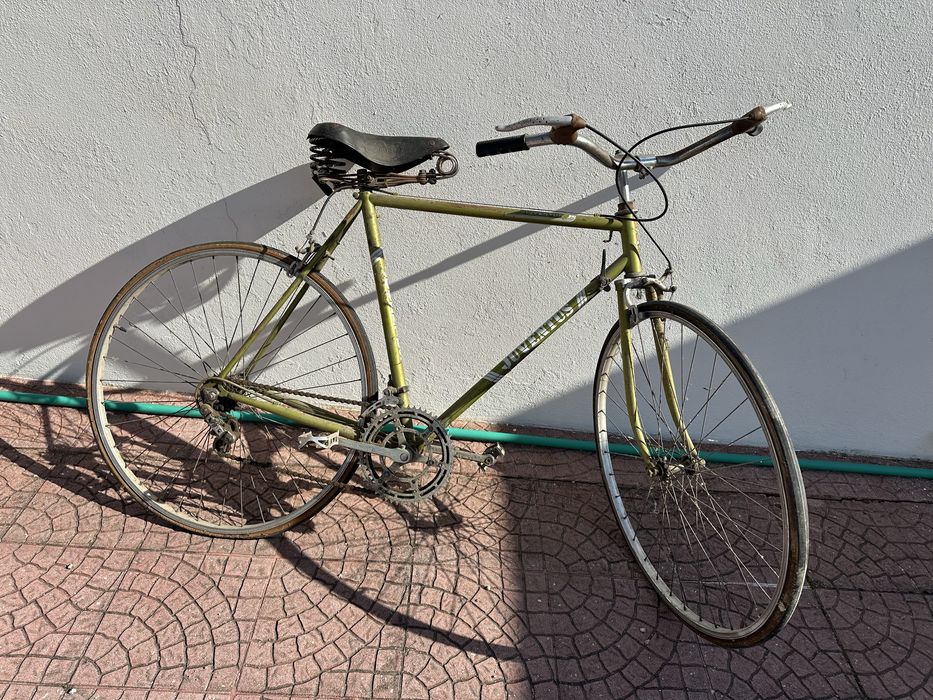 Bicicleta antiga original para restaurar
