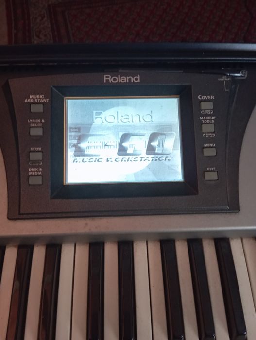 Teclado Roland E-60