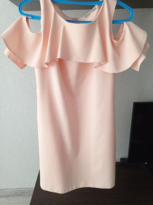 Сукня плаття ніжного кольору