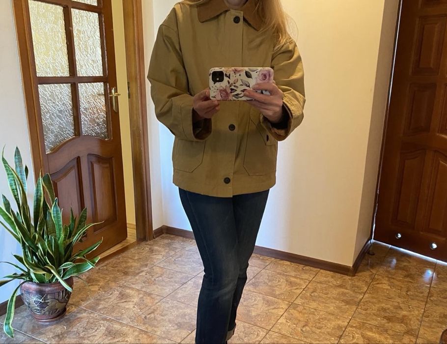 Трендова куртка робітника жіноча