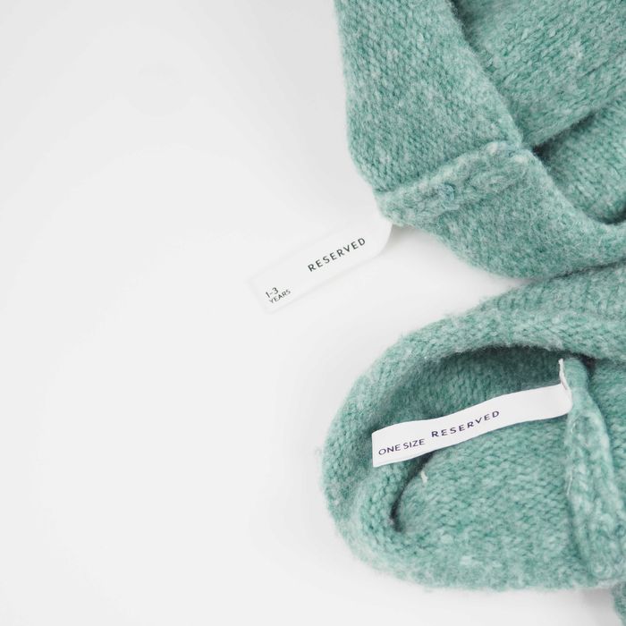 komplet czapka i komin z aplikacją pomponikami Reserved 1-3 lata