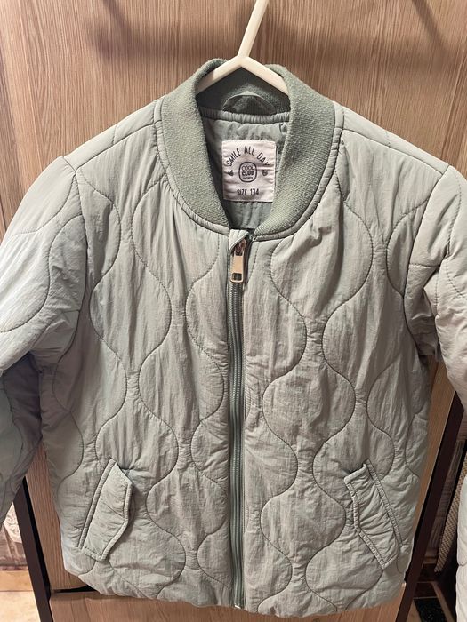 Легенька куртка на дівчинку