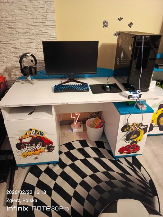 Meble chłopięce z motywem samochodów