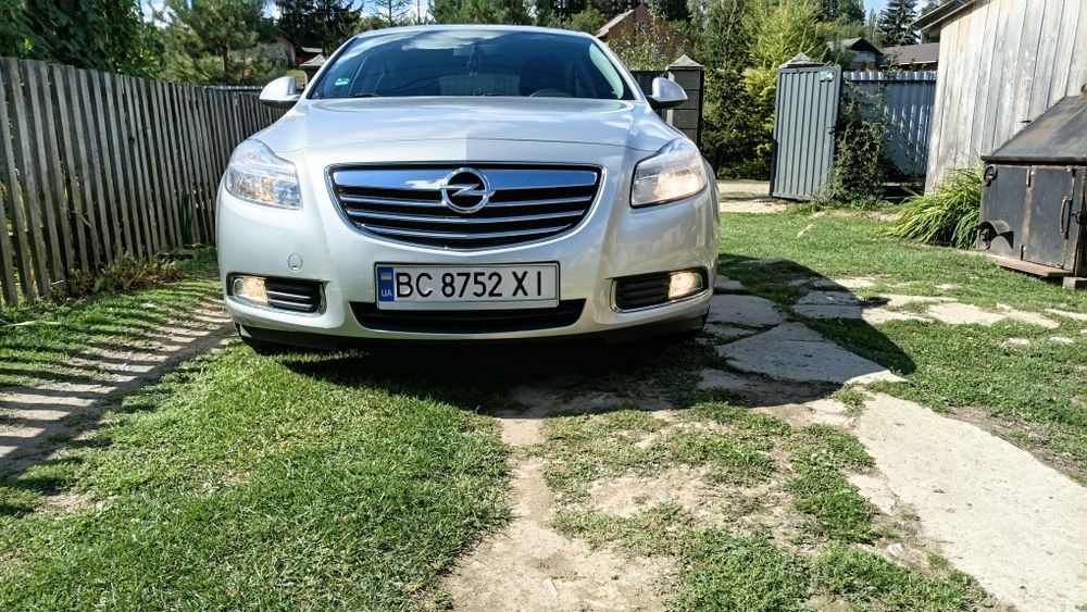 автомобіль опель інсігнія