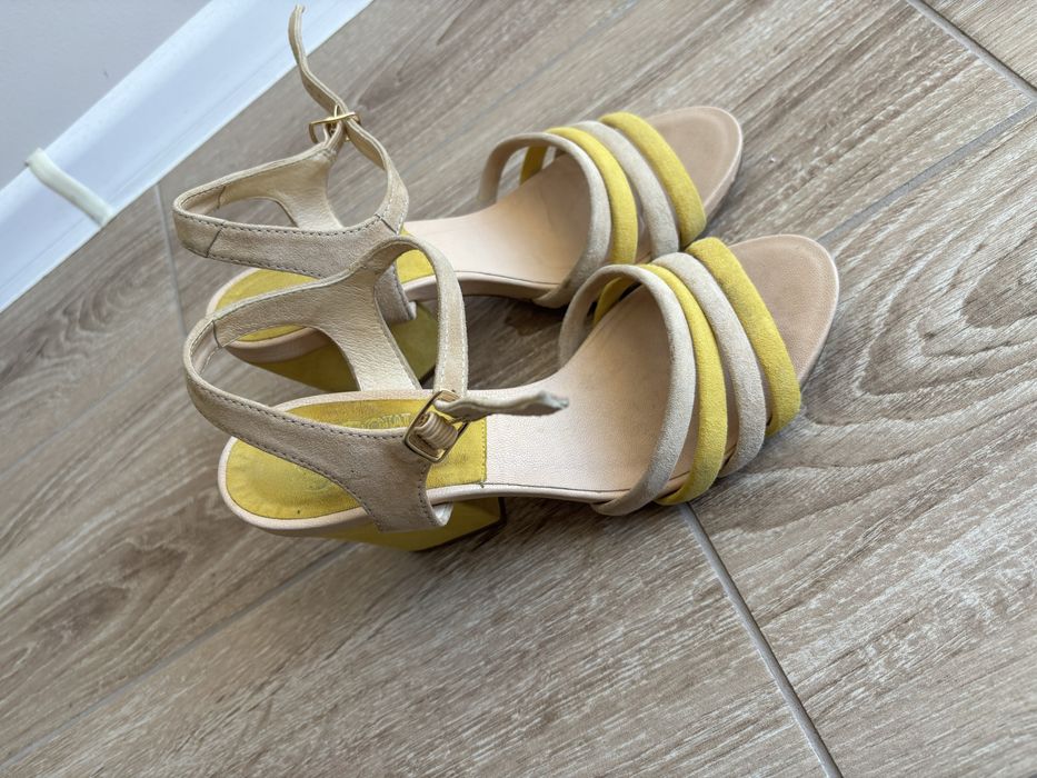 Sandały Alba Moda 37 butter yellow