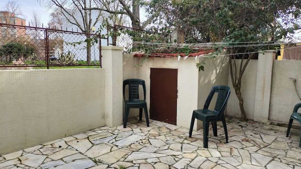 Quarto individual em moradia- Lisboa a estudante/jovem trabalhador