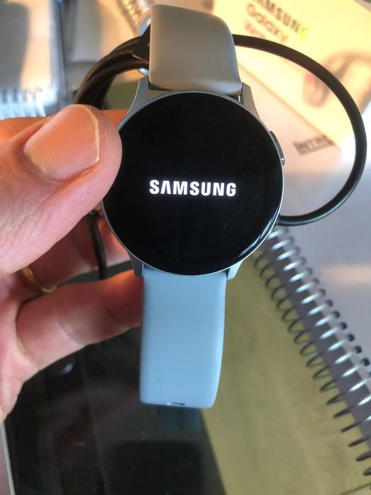 Samsung Galaxy Watch Active2 – 40 mm Silver (Com Carregador Original)