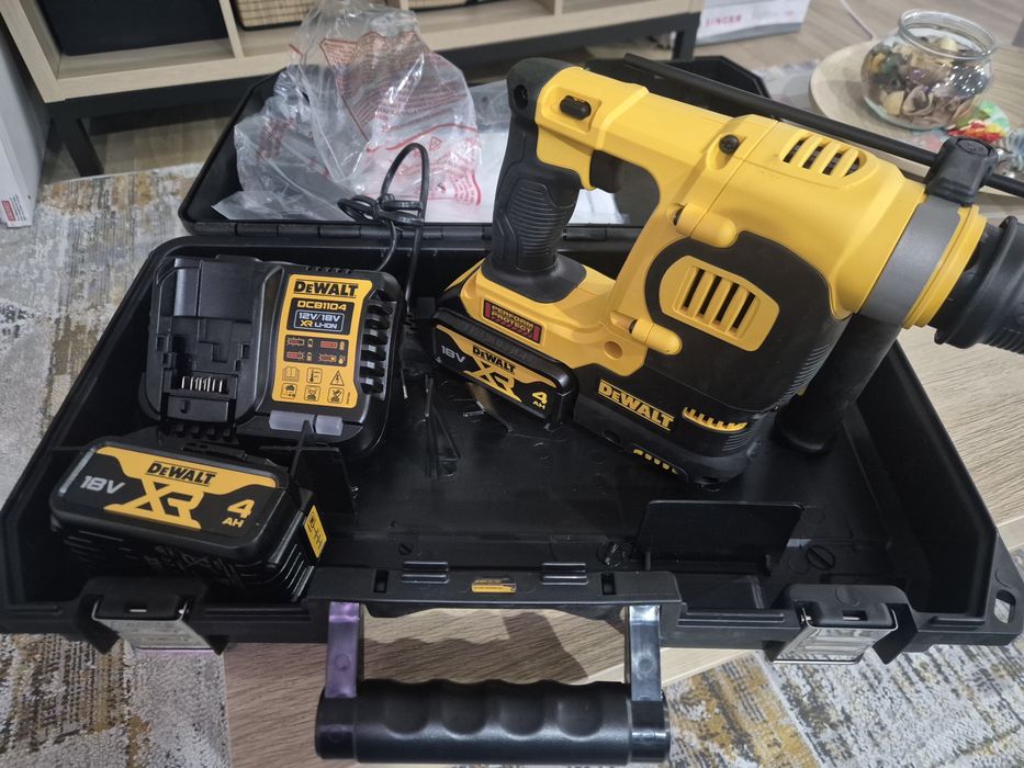 Berbequim de percussão Dewalt XR 18V.