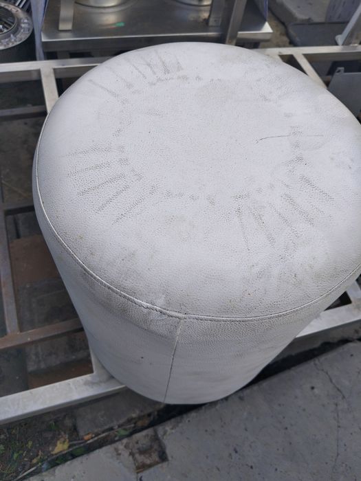 Pufa tapicerowana skóropodobna