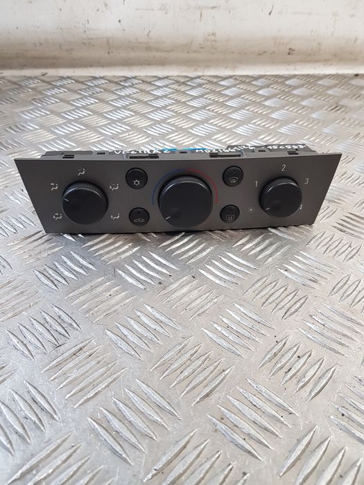 Panel Nawiewu Klimatyzacji 13138190 Opel Vectra C 04R-