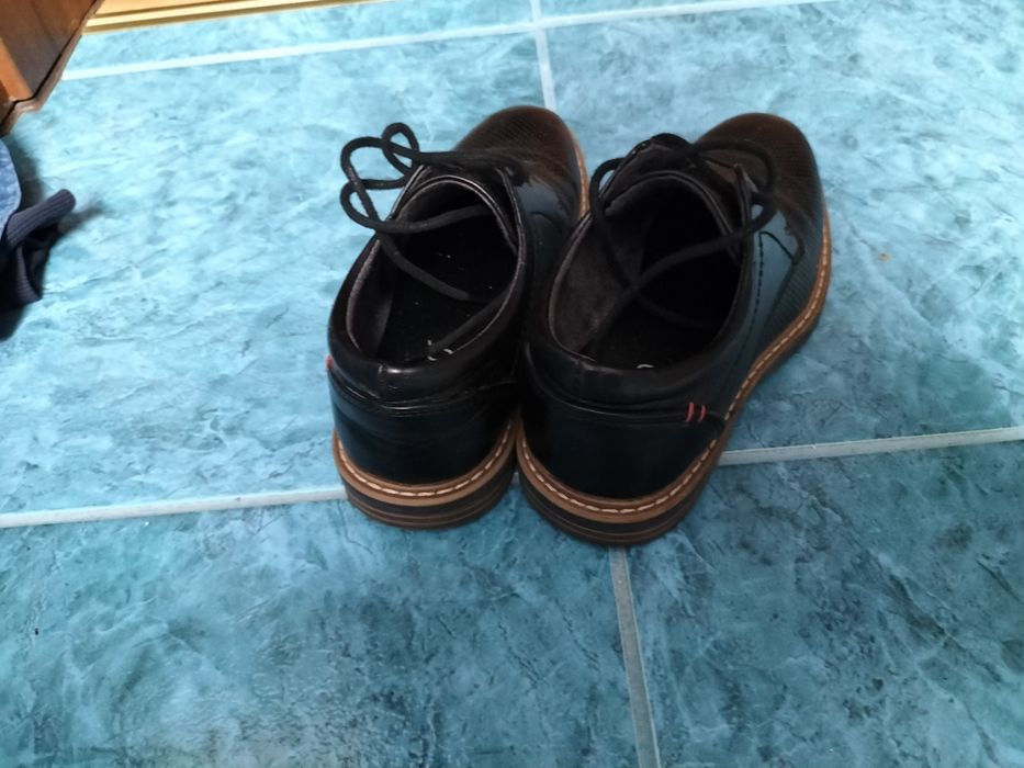 Eleganckie buty chłopięce lakierki