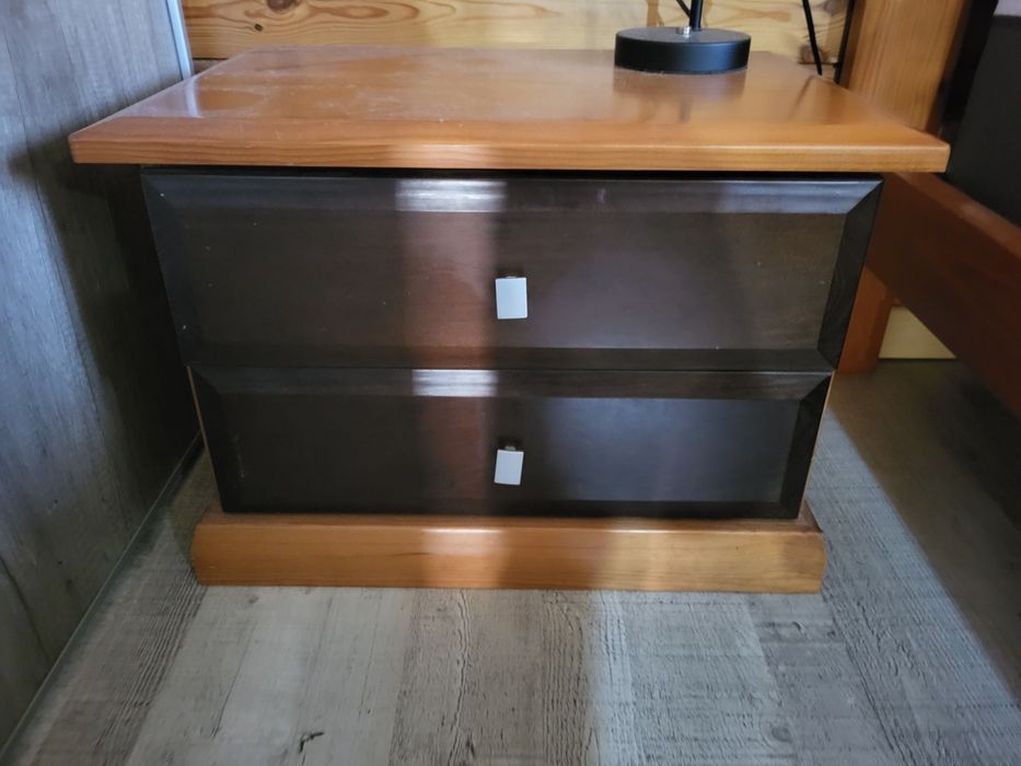 Conjunto de Quarto (Cama Casal + Mesas de Cabeceira + Cómoda)