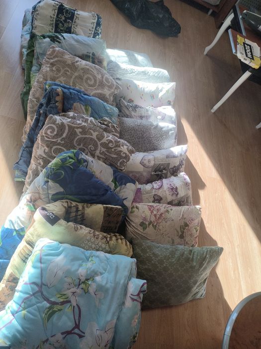 Продам оптом 10 комплектів, ковдр і подушок