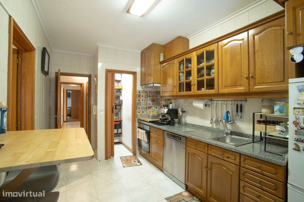 Apartamento T1+1 C/ Terraço e Lugar de Garagem — Mafamude E Vilar Do Paraíso, Porto