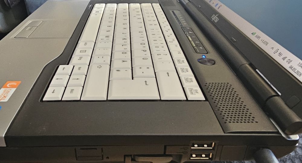 Laptop Fujitsu - i5, 8 gb, ssd - piękny stan