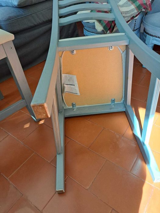 Cadeiras confortáveis,giríssimas - são 4 iguais