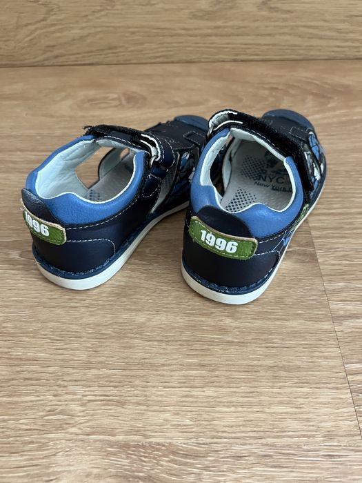 Vendo sandálias - criança ( ver descrição)