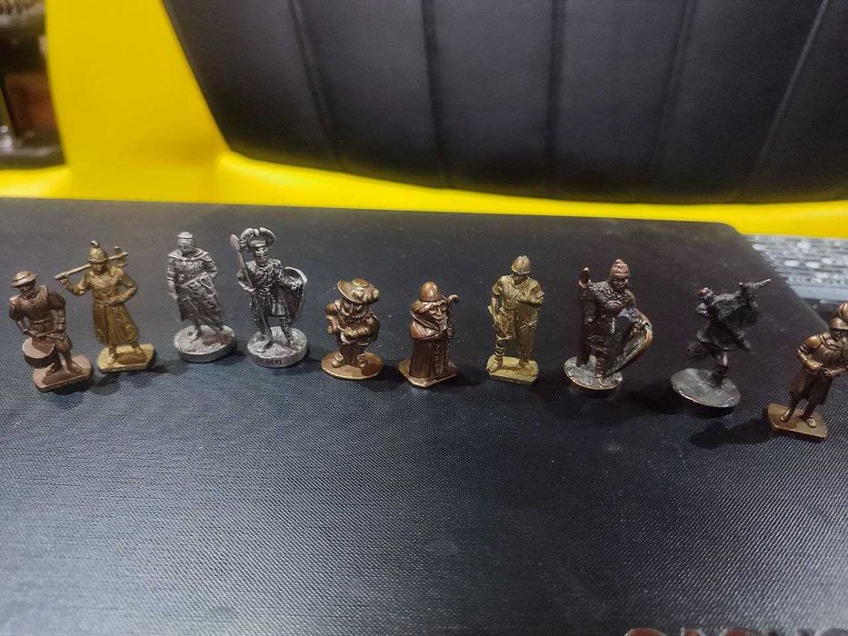 Киндер солдатики Ландрин,Ферреро по остатках