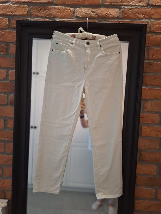 Jeansy Lee model Carol W28 L31 kość słoniowa na lato