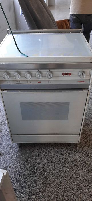 Fogão a gas c/ um bico eléctrico