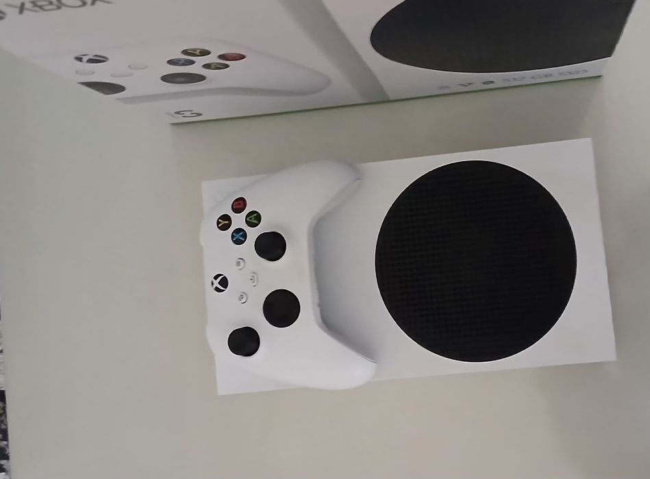 Vendo Xbox series S com caixa ,comando original com garantia.l