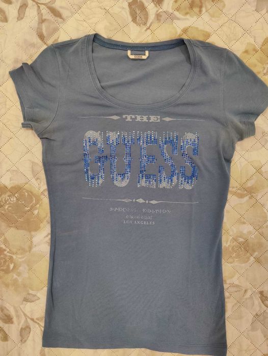 T-shirt Guess tam. M em excelente estado
