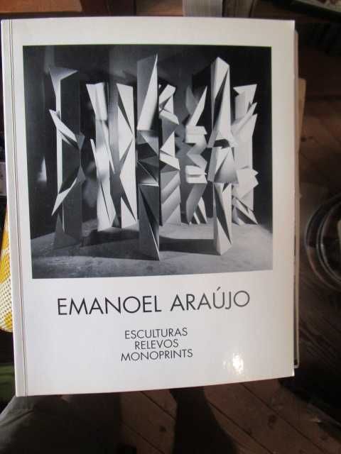Livro Emanoel Aráujo Esculturas Relevos