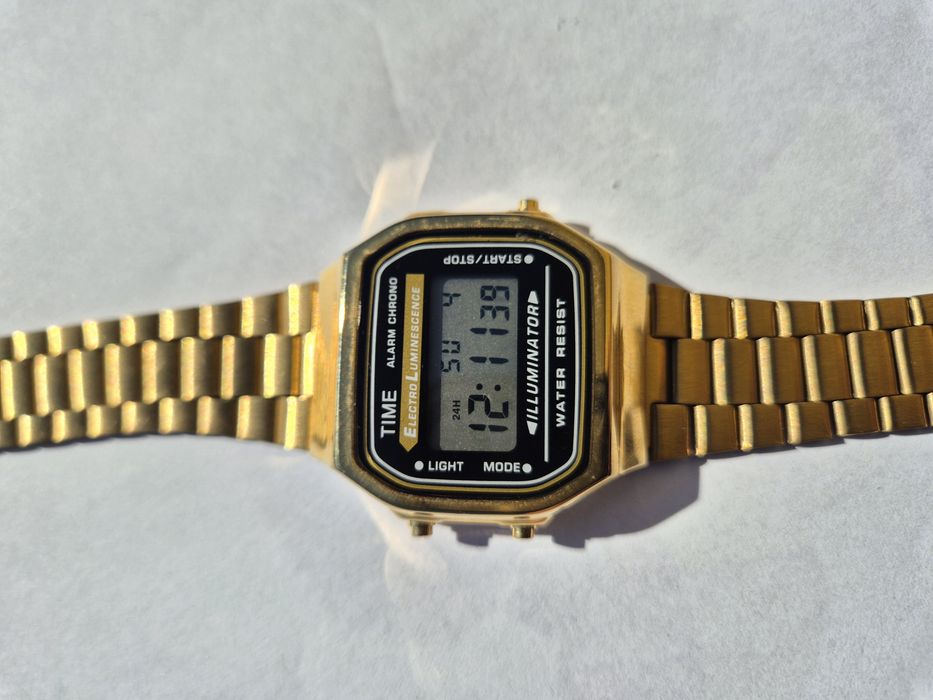 кастомний Casio a168 в металевому золотому корпусі