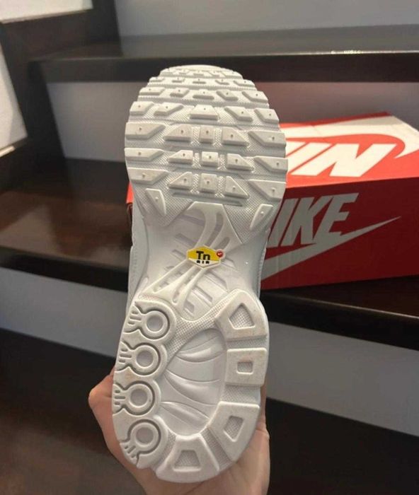 NIKE AIR MAX PLUS white men sneakers new