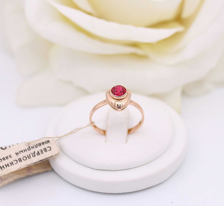 Złoty pierścionek p.585/1,77g z różowym kamieniem