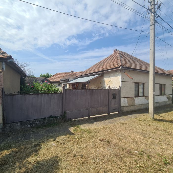 Продається 4-ьох кімнатний будинок в м.Берегове