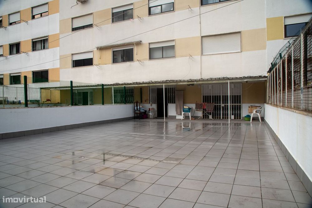 T2 com Terraço Grande, Garagem e Elevador