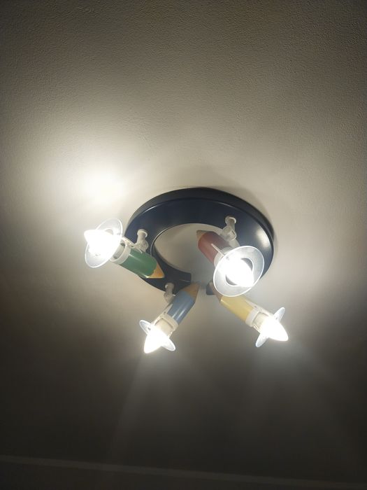Super lampa sufitowa KREDKI dla dzieci