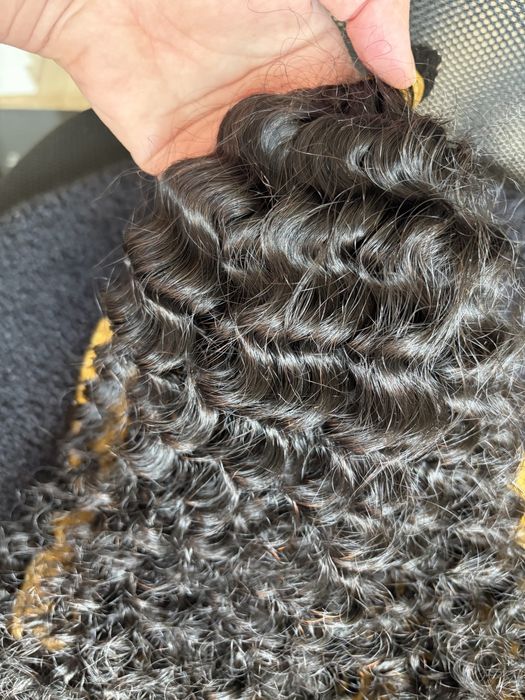 Naturalne kręcone włosy