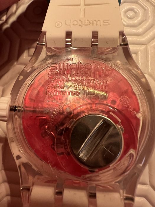 Relogio SWATCH às bolinhas coloridas e resistente à agua