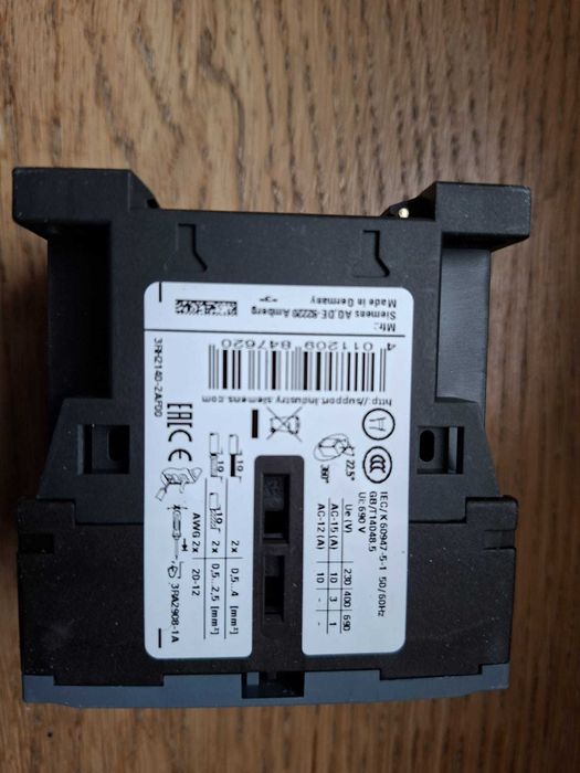 Nowy Siemens 3RH2140-2AF00 110V 4NO sprężynowe SIRIUS