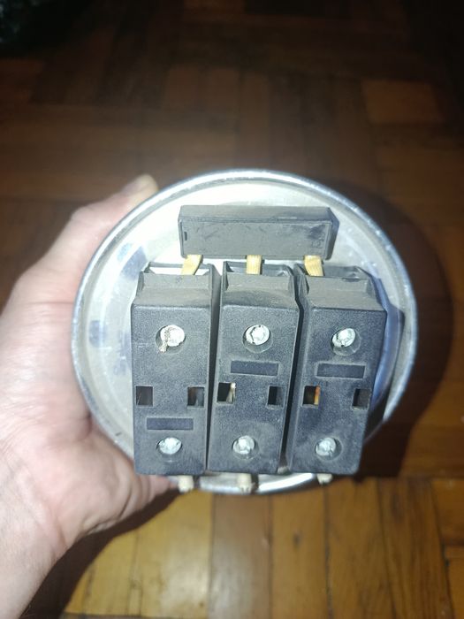 трехфазная конденсатор
